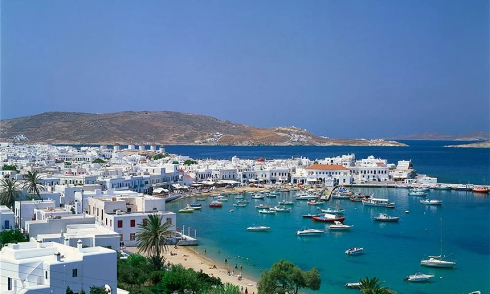 Μύκονος - Σαντορίνη: Κλειστά μαγαζιά και εργαζόμενοι στον «αέρα»